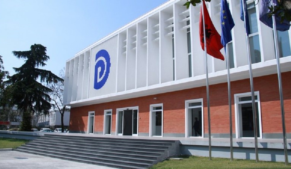 Vendimi i Kryesise, Basha perjashton 11 deputete nga grupi i PD
